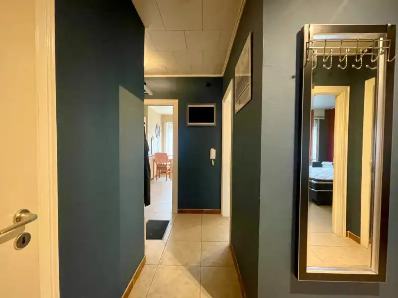 GELIJKVLOERS APPARTEMENT MET TWEE SLAAPKAMERS, TUIN EN GARAGE TE HUUR foto 3