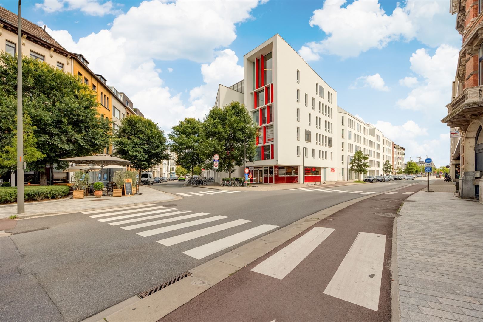 Gerenoveerd appartement met terras foto 19