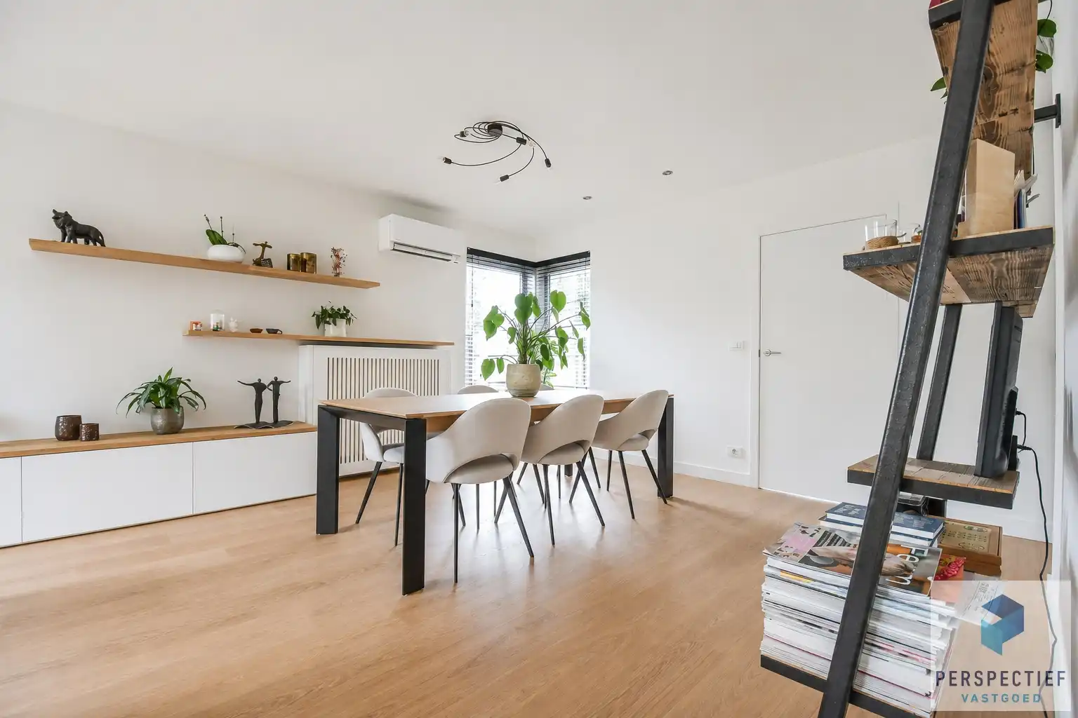 Moderne, veelzijdige gezinswoning met kantoorruimte en gezellige tuin foto 2