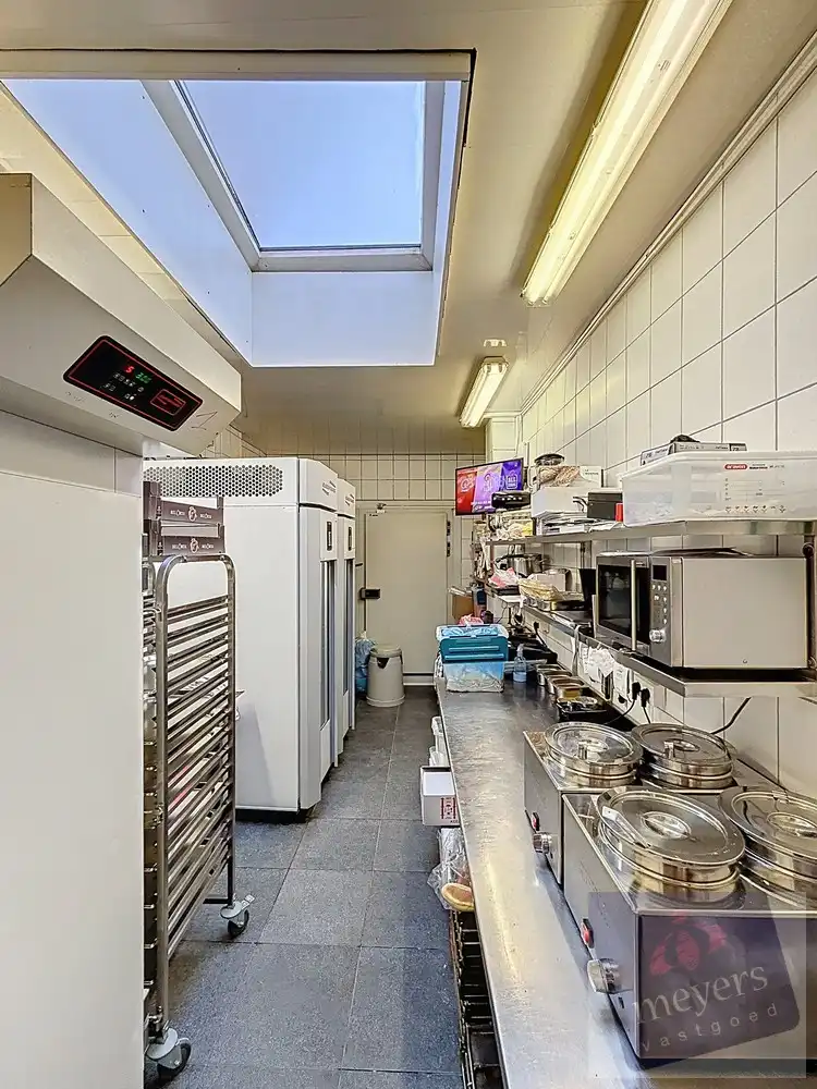 Handelspand met woonst op centrale ligging in Sint-Truiden foto 11