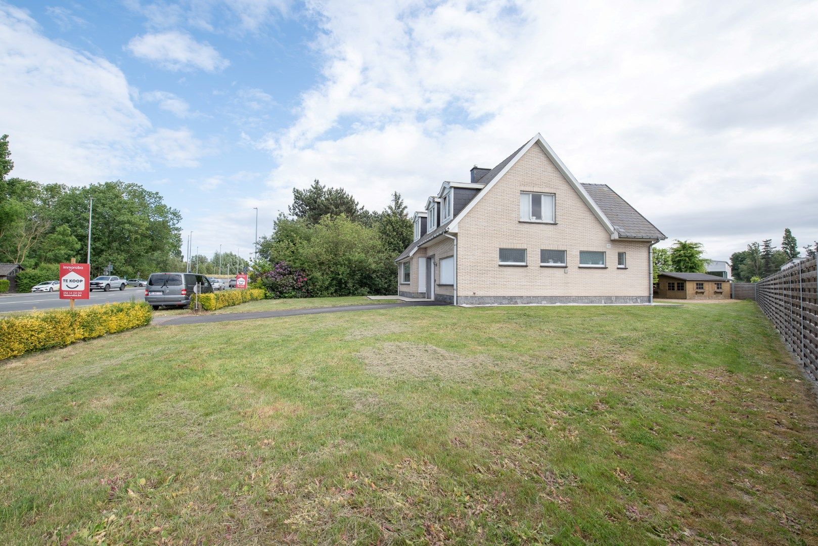 Ruime gezinswoning TE KOOP  op 1307 m² met uitstekende ligging en groot potentieel. foto 14