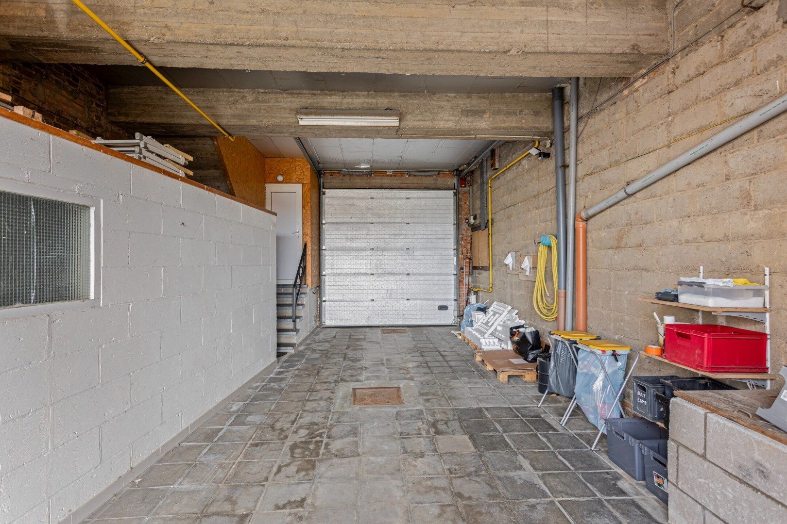 Ruime woning met karakter + appartement + werkplaats en garages te Tongeren-Sluizen foto 12