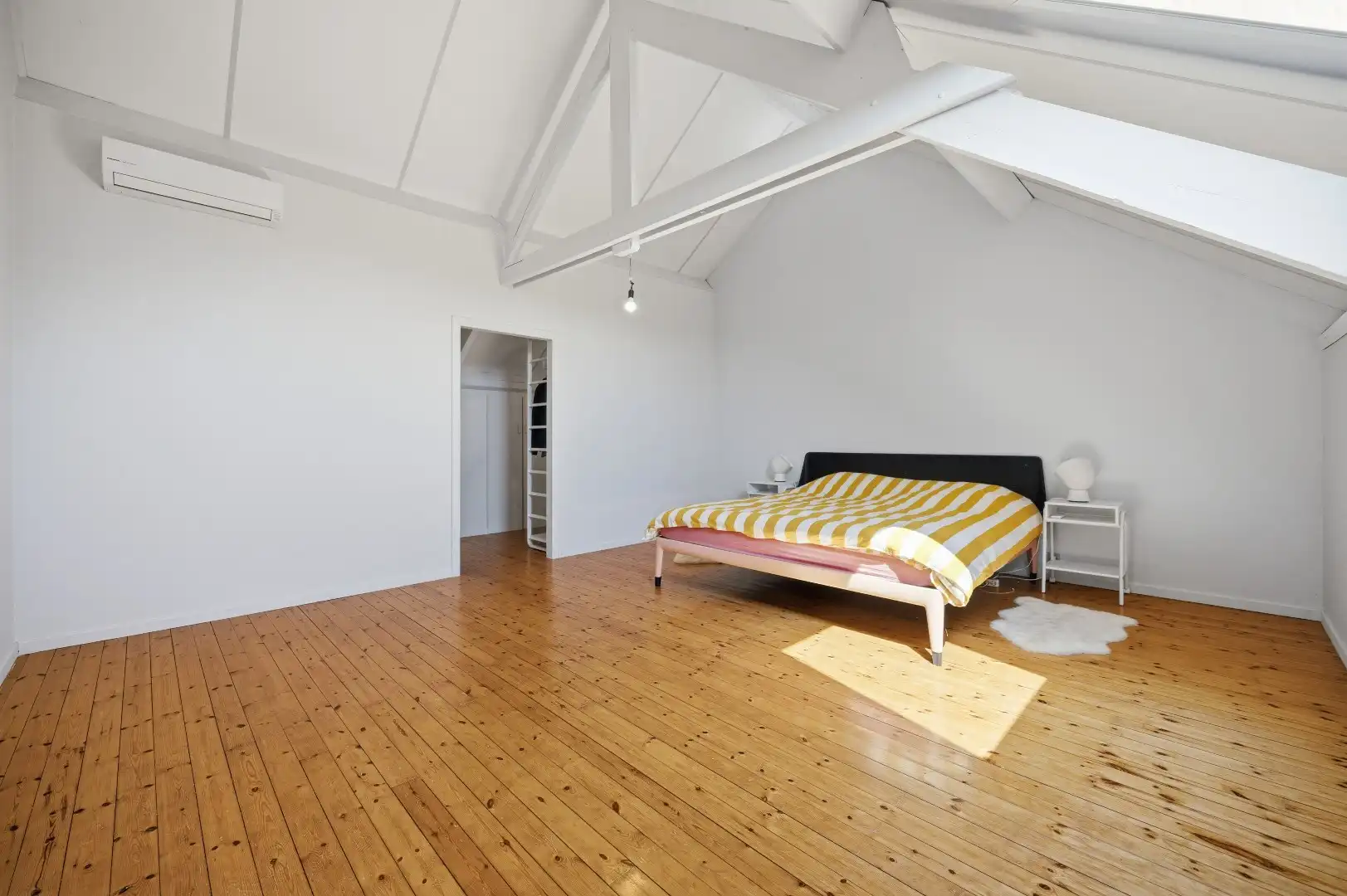 Ruime instapklare duplex met 3 slpks en praktijk- / hobbyruimte van 55m² foto 19