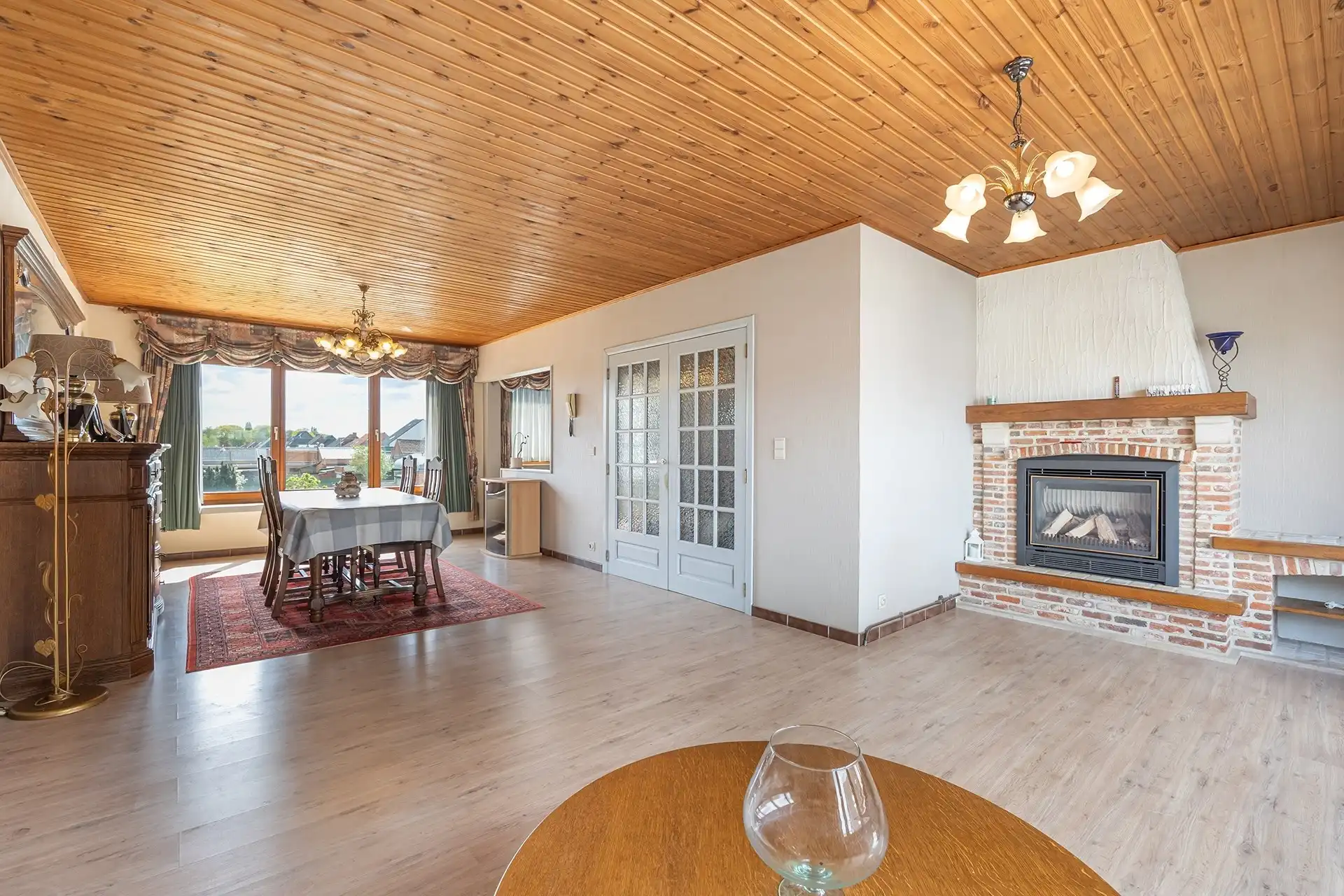 Op te frissen bel-étage woning met 3 slaapkamers en grote garage & tuin foto 4