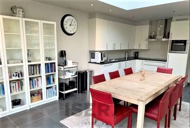 Herenwoning met drie slaapkamers op centrale ligging te Sint-Andries foto 4