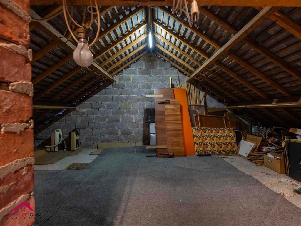 Vrijstaande woning, te renoveren naar eigen smaak en wensen foto 37