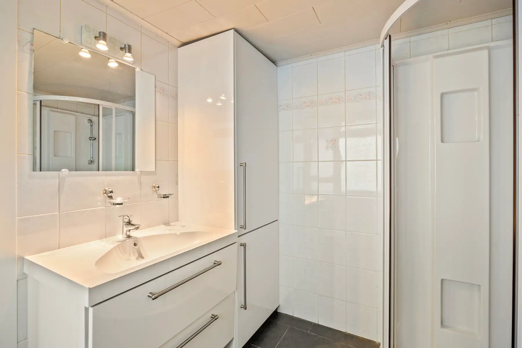 Instapklare rijwoning met 2 slaapkamers en terras foto 12