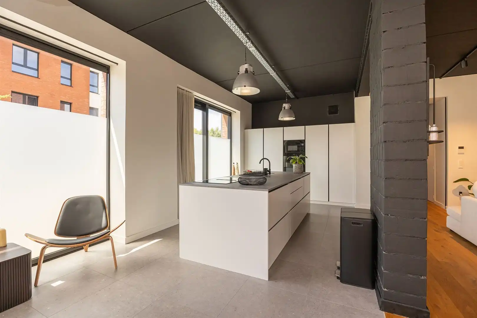 Ruime Loft met 3 kamers en tuintje foto 12