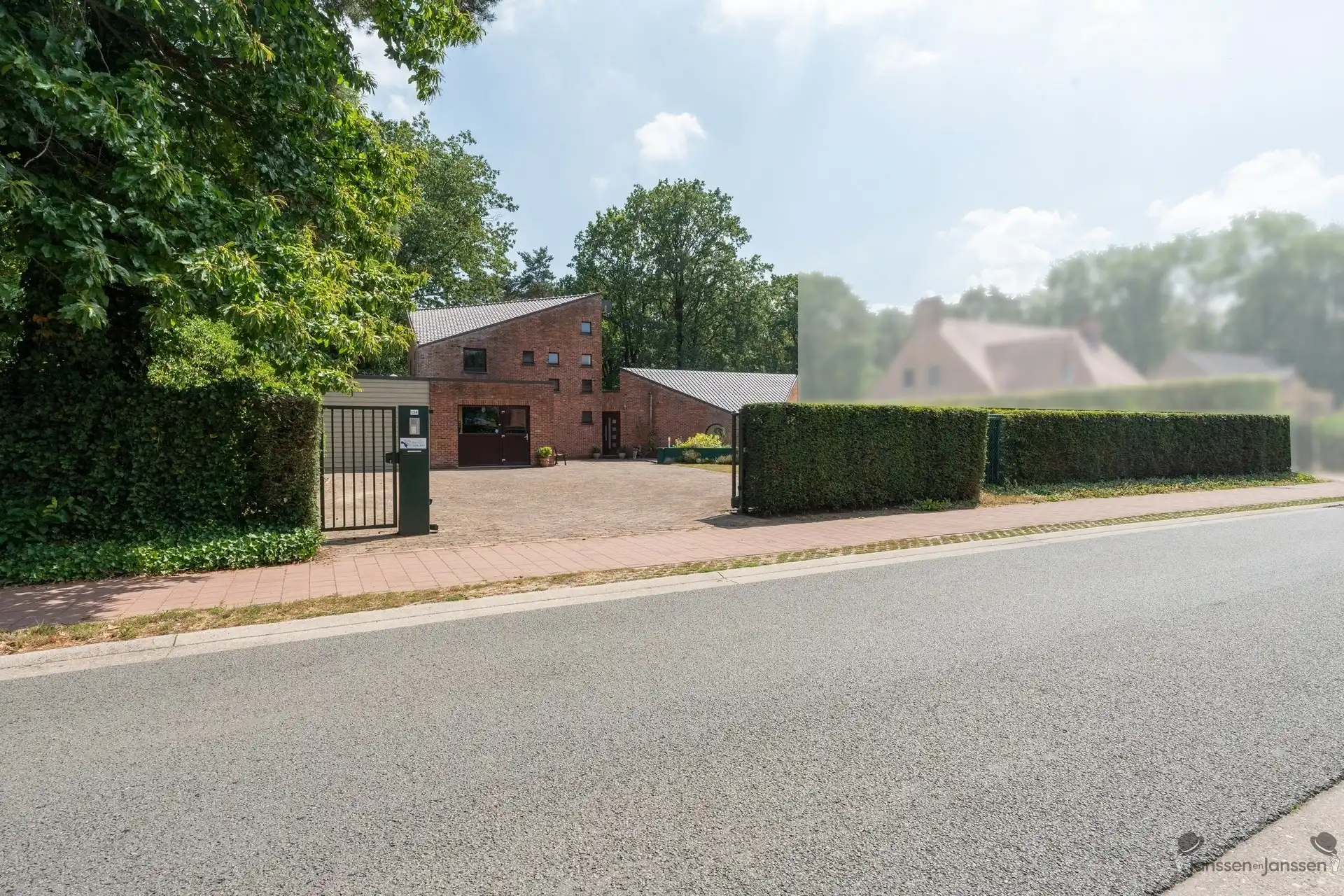 Architecturale woning met 4 slaapkamers op een royaal perceel van 2.012 m² foto 20
