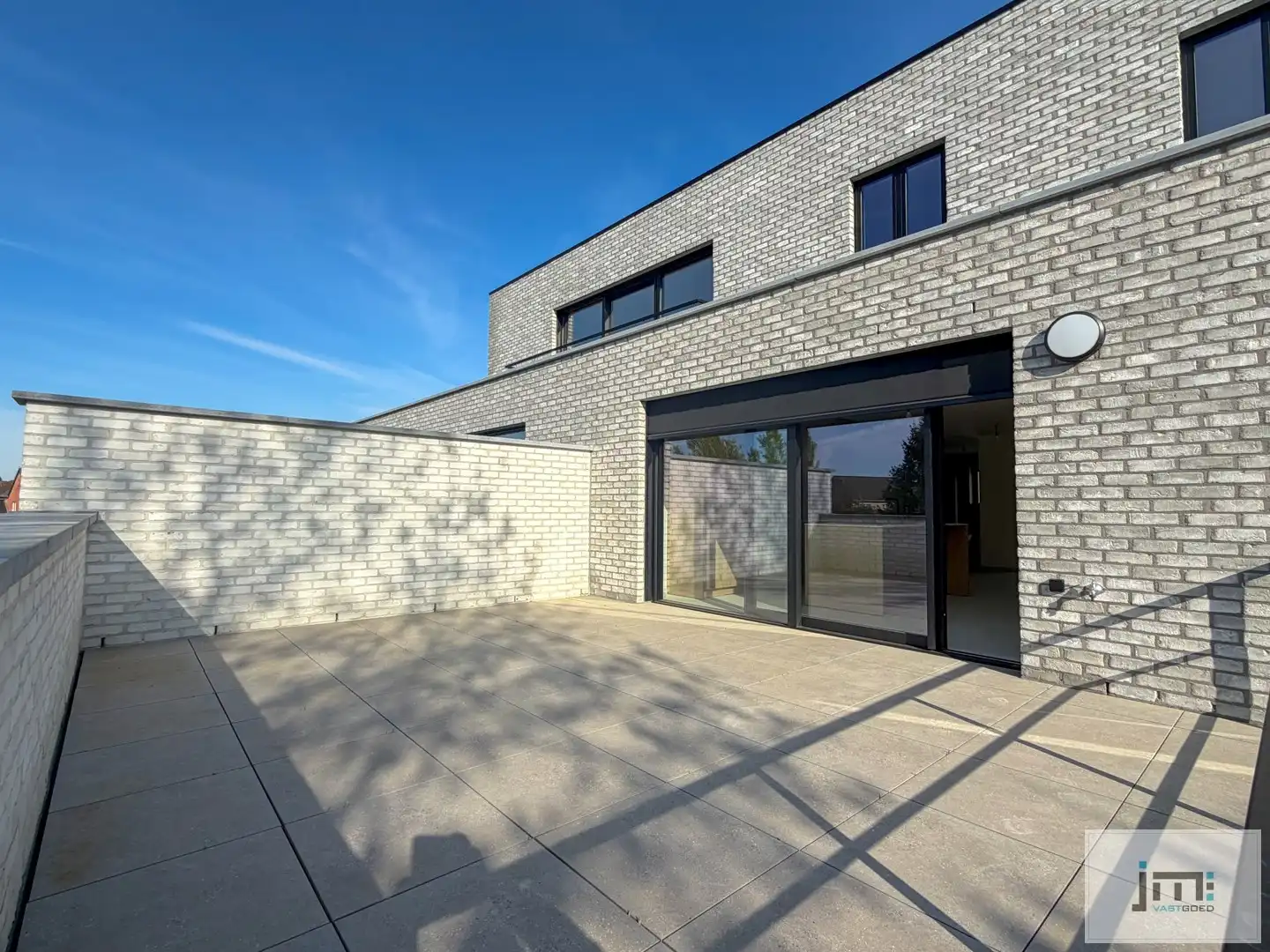 Prachtig appartement met 3 slaapkamers, carport en tuinberging foto 2