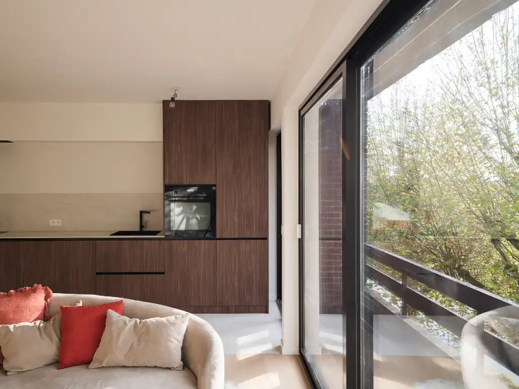 Coupure Rechts – Lichtrijk gerenoveerd éénslaapkamerappartement met terras en zicht op het water foto 2