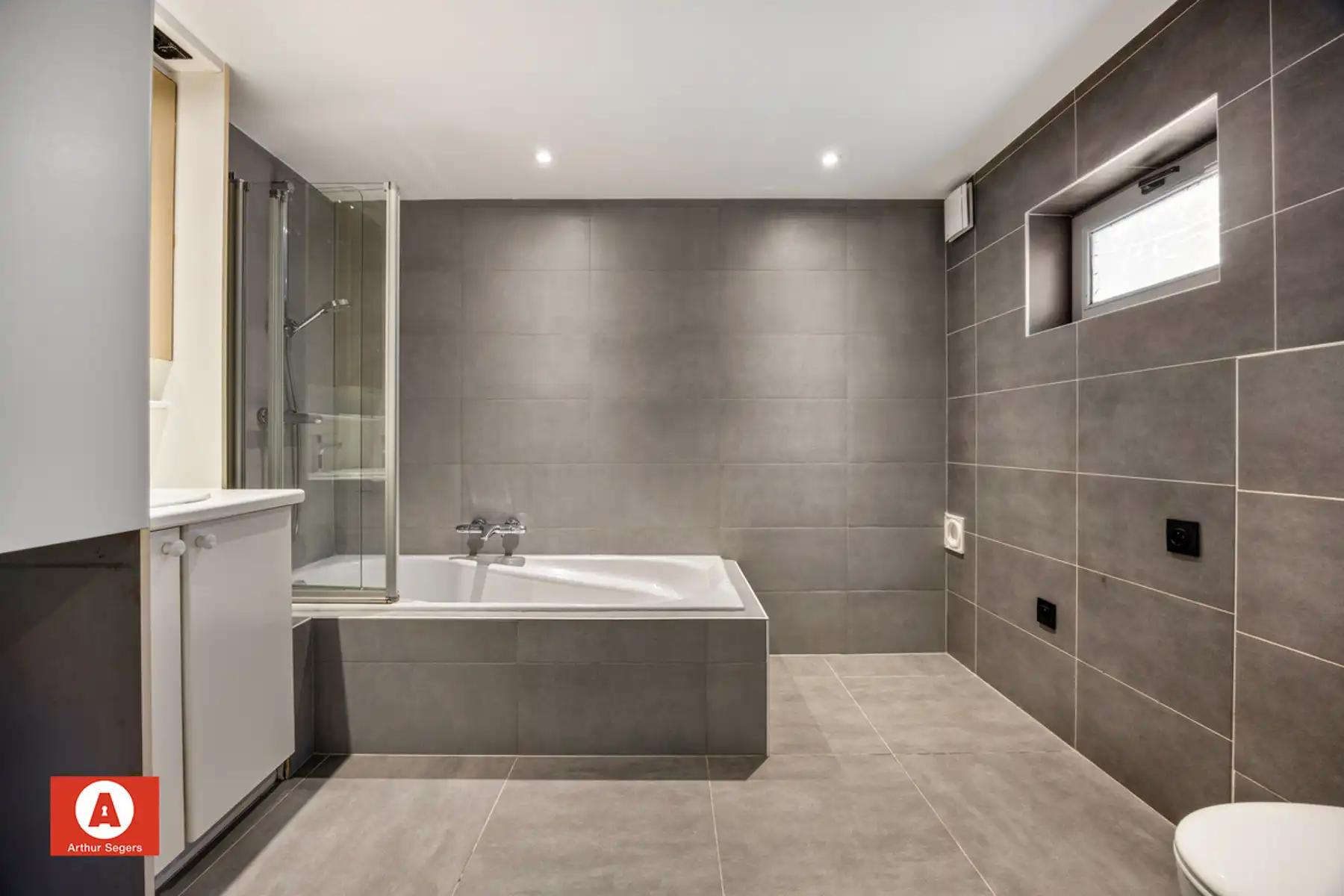 Instapklare gezinswoning pal bij centrum Buggenhout. foto 13