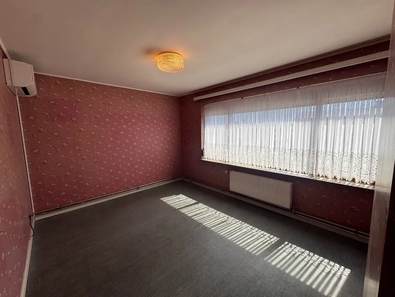 Gezinswoning met 3 slaapkamers, garage en tuin op 428 m² foto 11