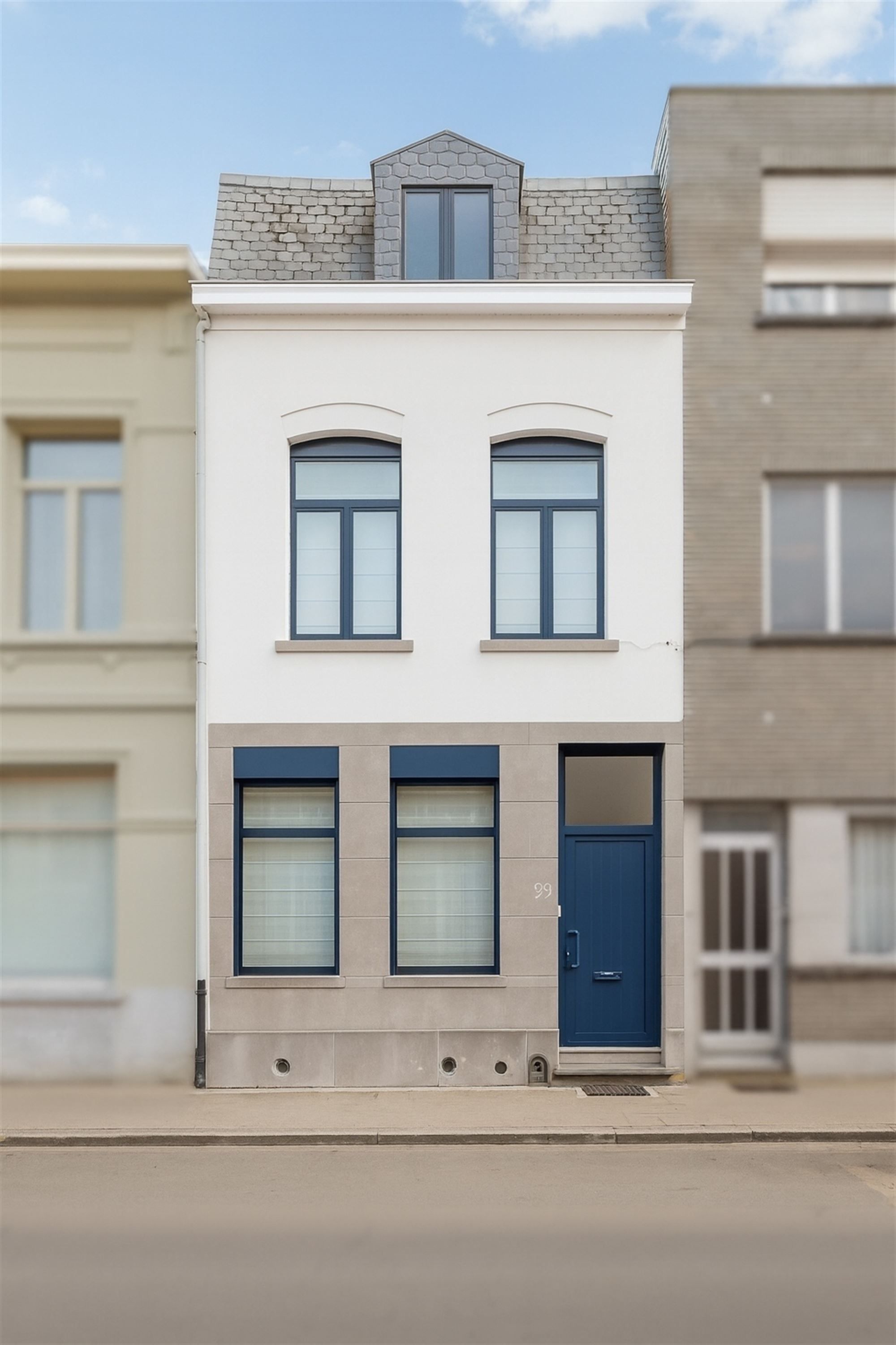 Grotendeels gemoderniseerde woning te Lier foto {{pictureIndex}}