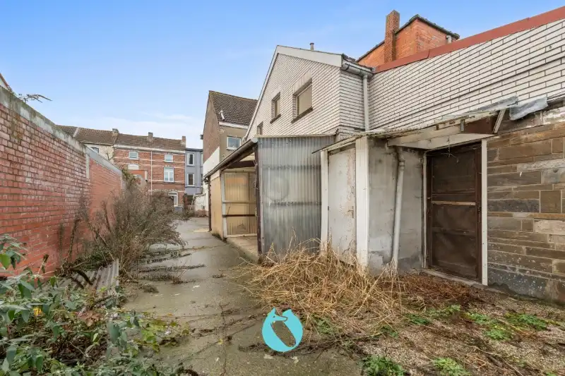 Te renoveren pand in tweede bouwlijn met private oprit en tuin foto 3