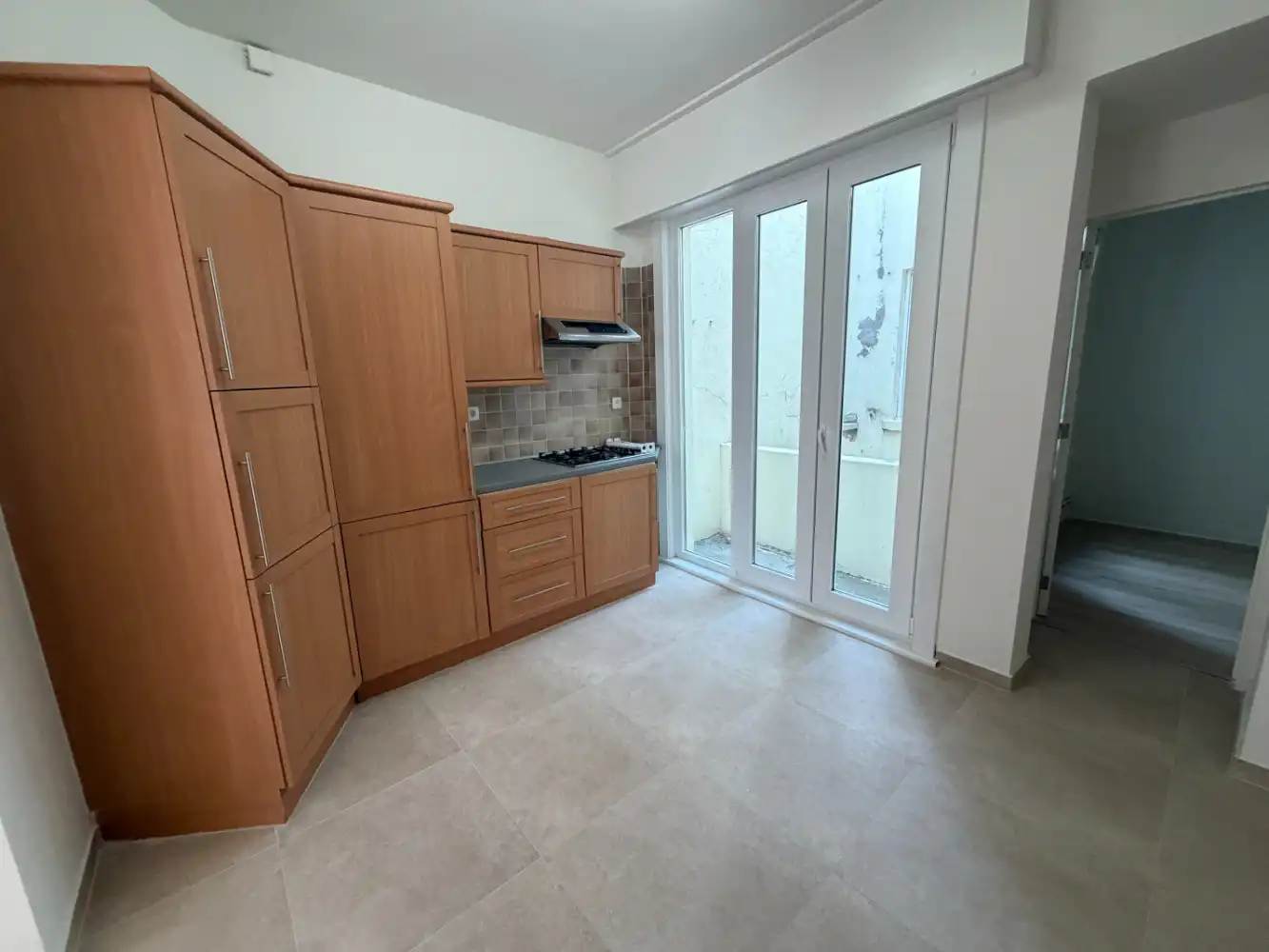 Gerenoveerd appartement met twee slaapkamers gelegen op het eerste verdiep in een gebouw zonder lift. Dichtbij de Markt te Blankenberge. foto 5