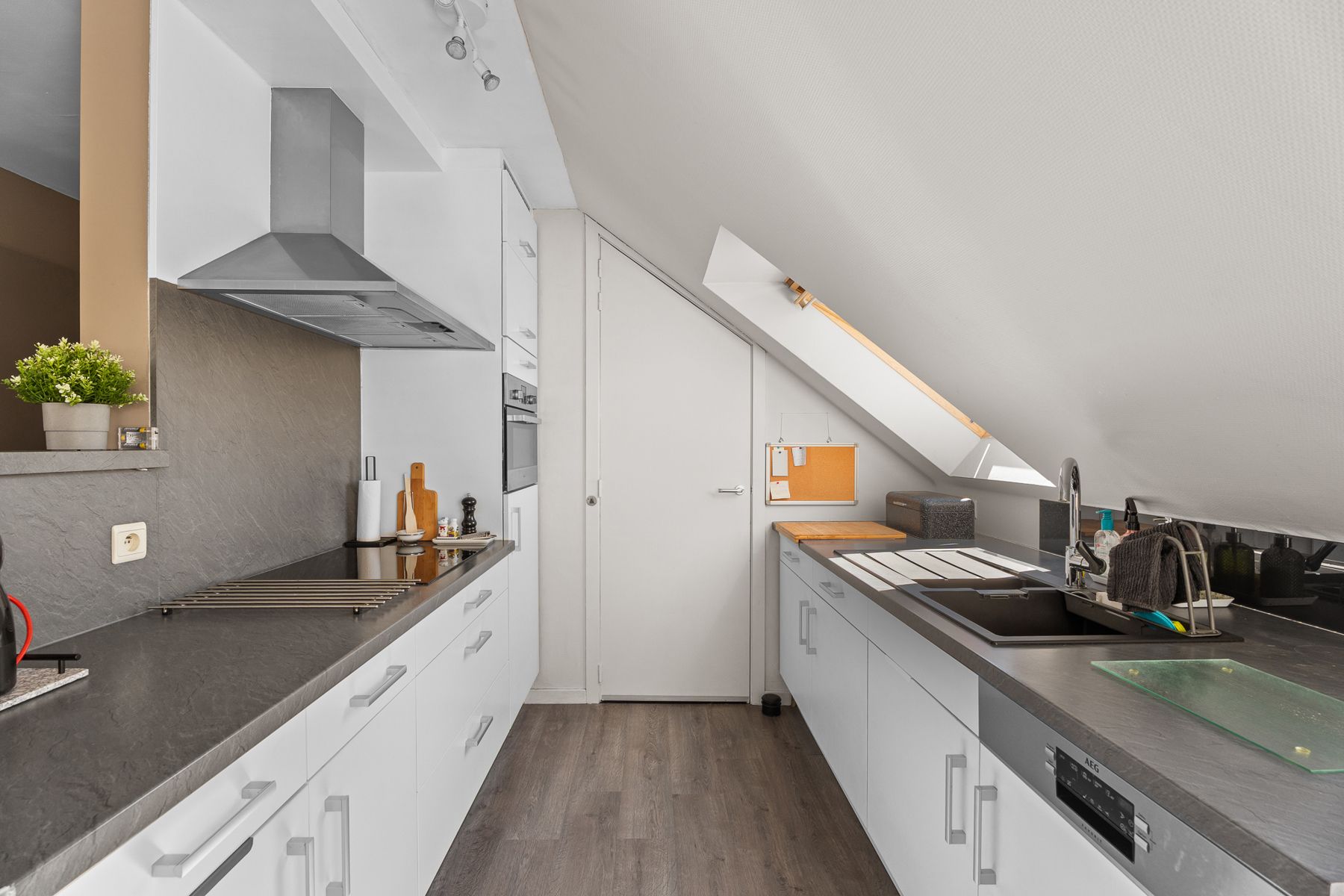 Instapklaar en lichtrijk appartement in hartje Deinze foto 9