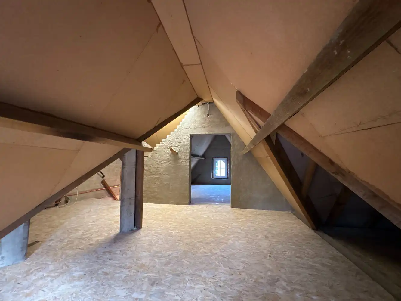 Charmante, gerenoveerde halfopen woning met tuin + garage foto 13