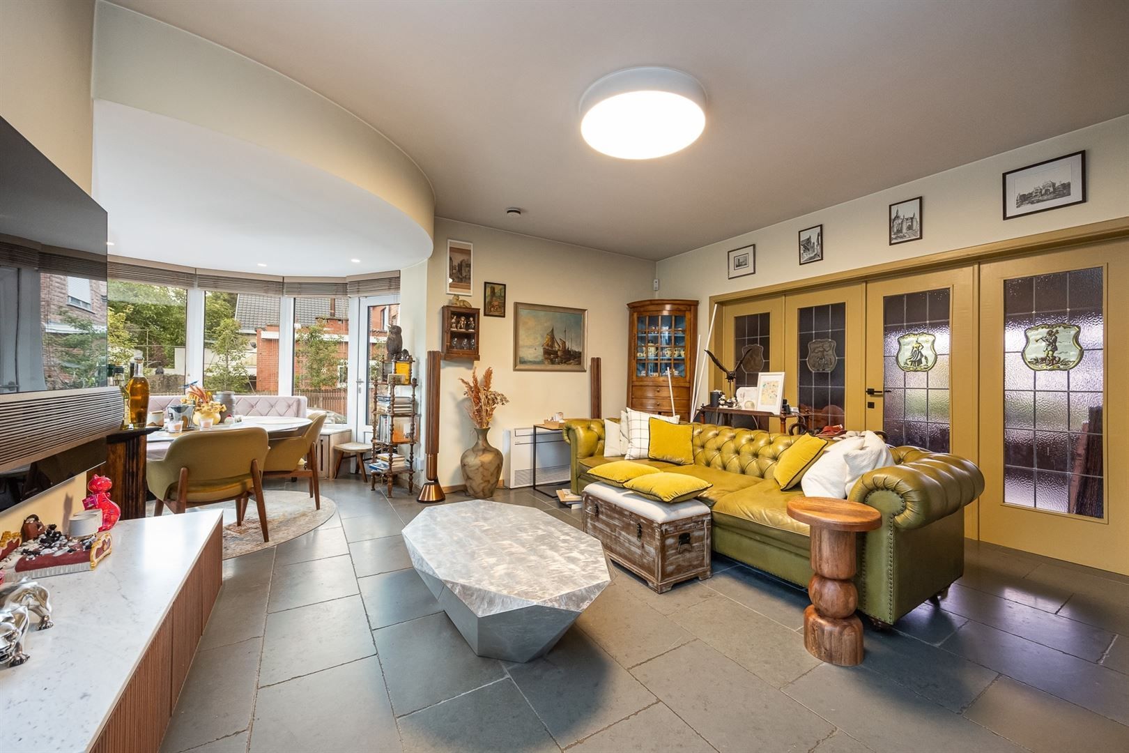 Een luxueus ingerichte woning met 5 slaapkamers en zwembad. foto 10