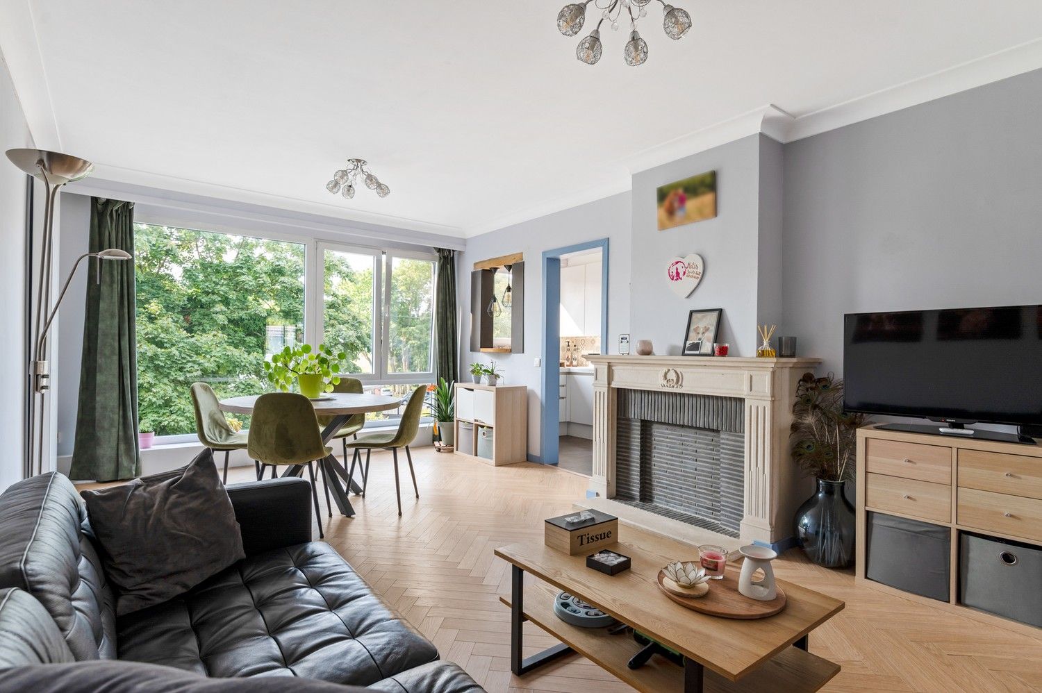 2 slaapkamer appartement met een terras in kleinschalig gebouw in Deurne! foto 2