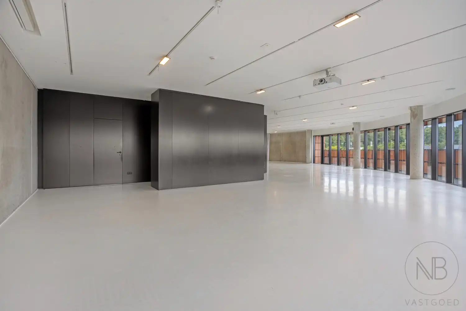 Instapklaar bedrijfsruimte van ca. 420 m² in het Botta-gebouw foto 8