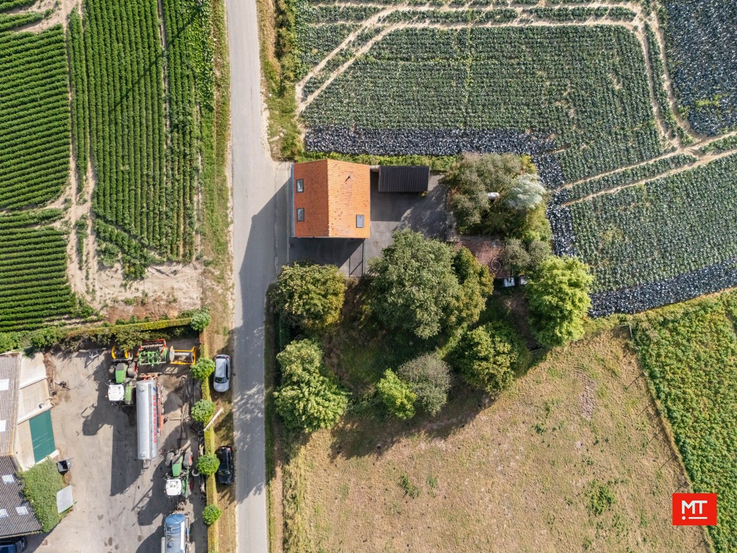 Landelijk gelegen alleenstaande woning met 3 slaapkamers, tuin en garage in Bikschote foto 2