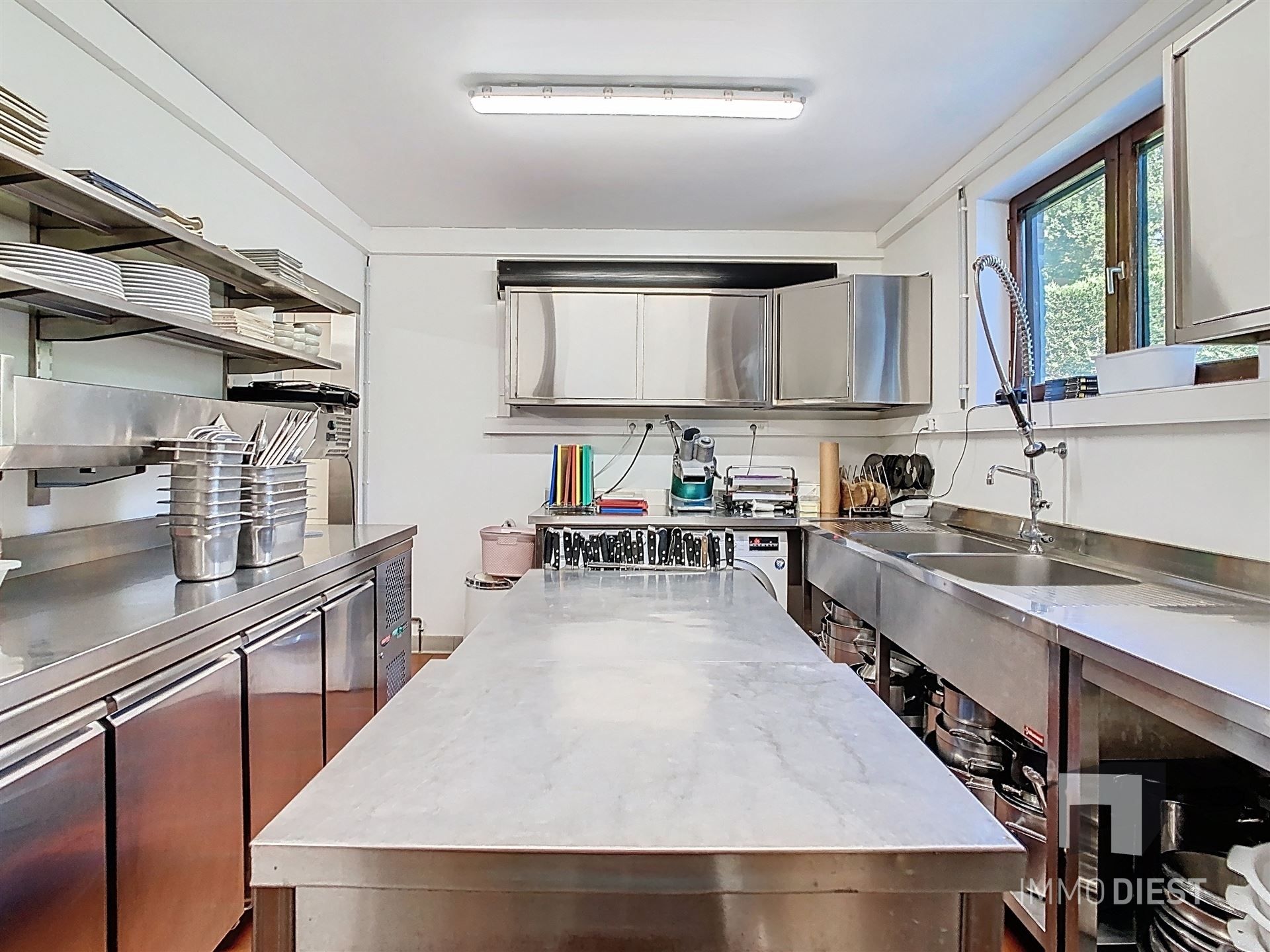 Brasserie - restaurant - feestzaal - privéwoonst foto 53