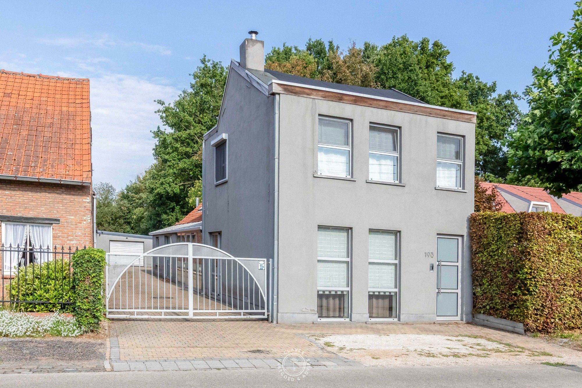 Open bebouwing met ruime garage en fijne tuin met prachtig zicht op de velden foto 23