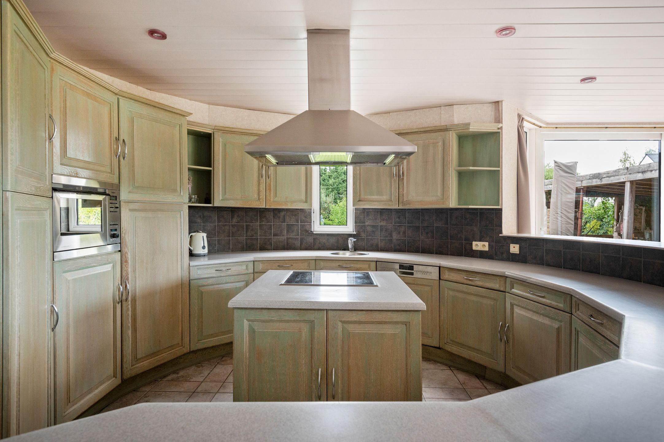 Gezinswoning met kantoor en prachtige tuin te Vosselaar.  foto 10