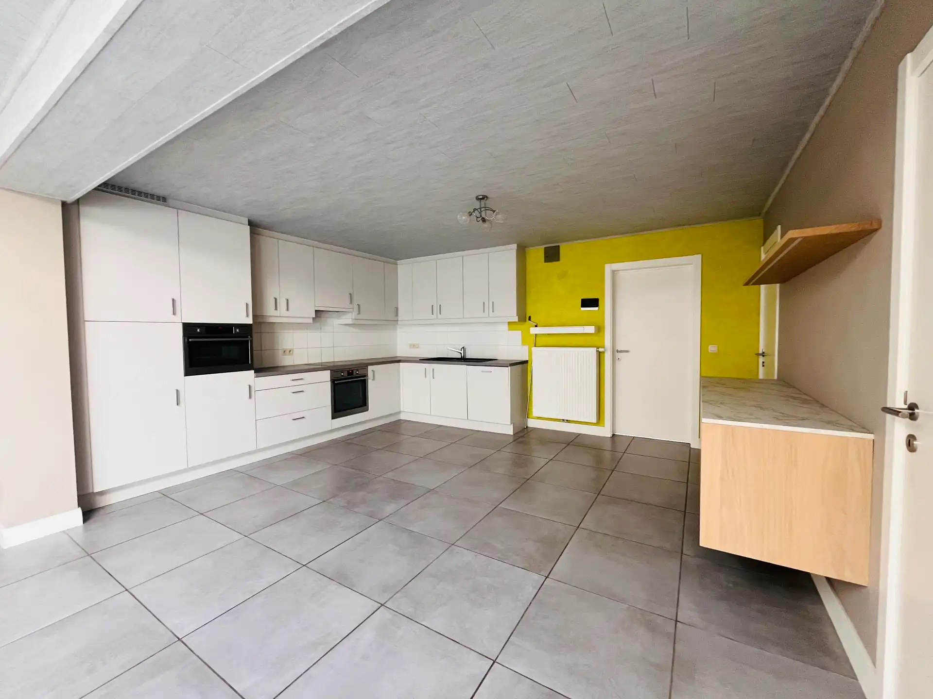RUIME WONING MET 3 SLPK EN ZONNIGE TUIN. foto 3