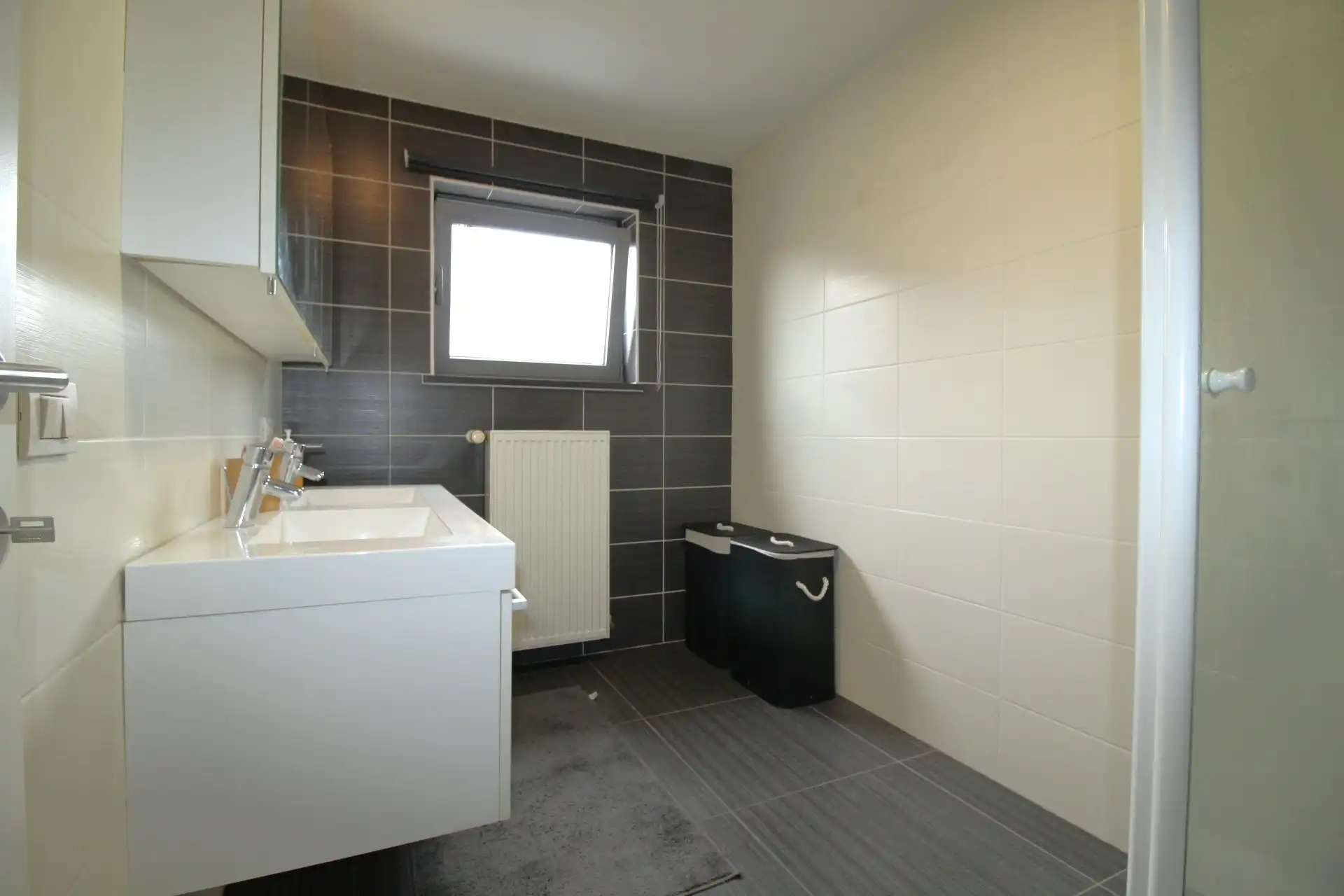 Lichtrijk appartement in hartje Tiegem! foto 8