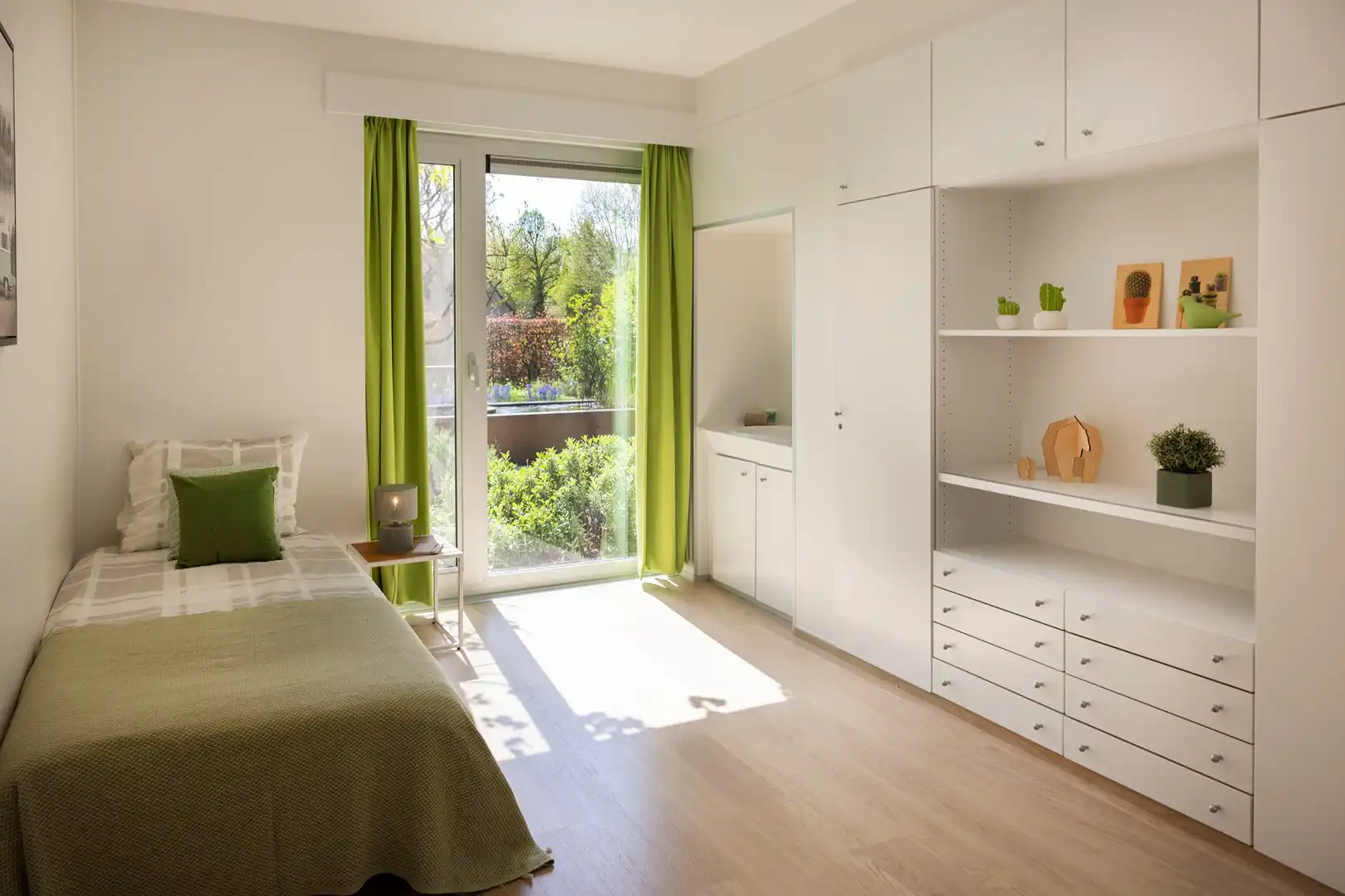 Ruime, alleenstaande woning met mogelijke praktijkruimte. foto 13