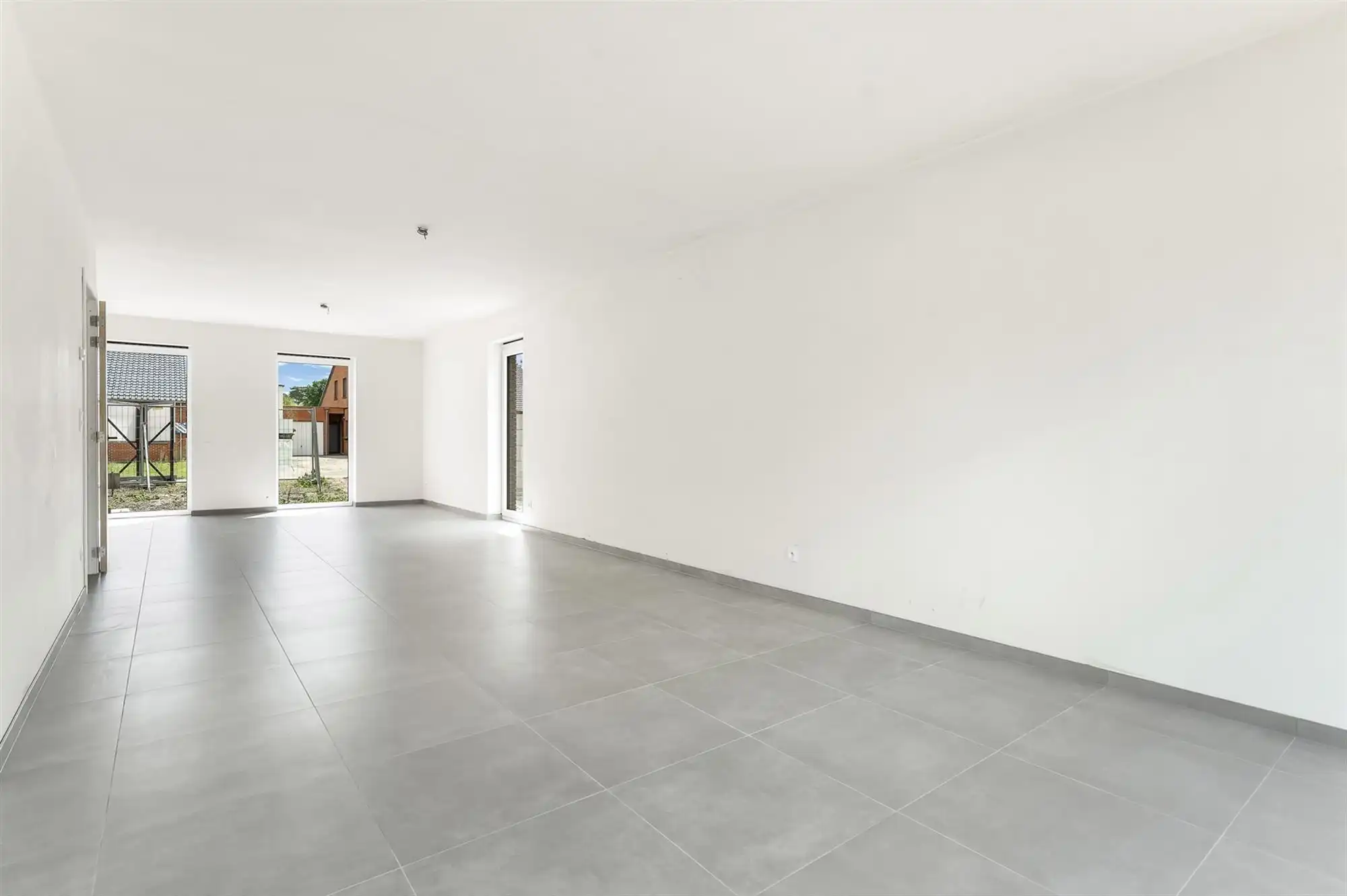 VOLLEDIG AFGEWERKTE NIEUWBOUWWONING IN DOODLOPENDE STRAAT foto 7