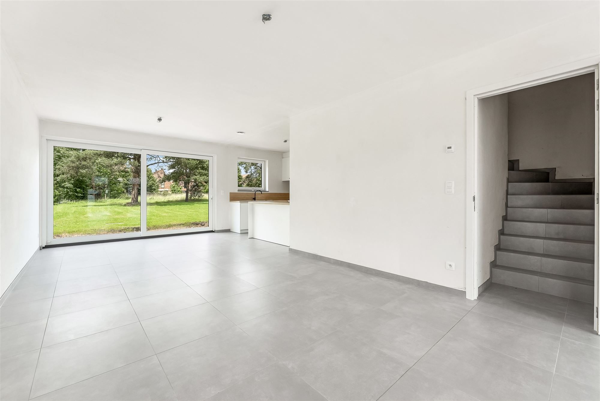 VOLLEDIG AFGEWERKTE NIEUWBOUWWONING IN DOODLOPENDE STRAAT foto 7