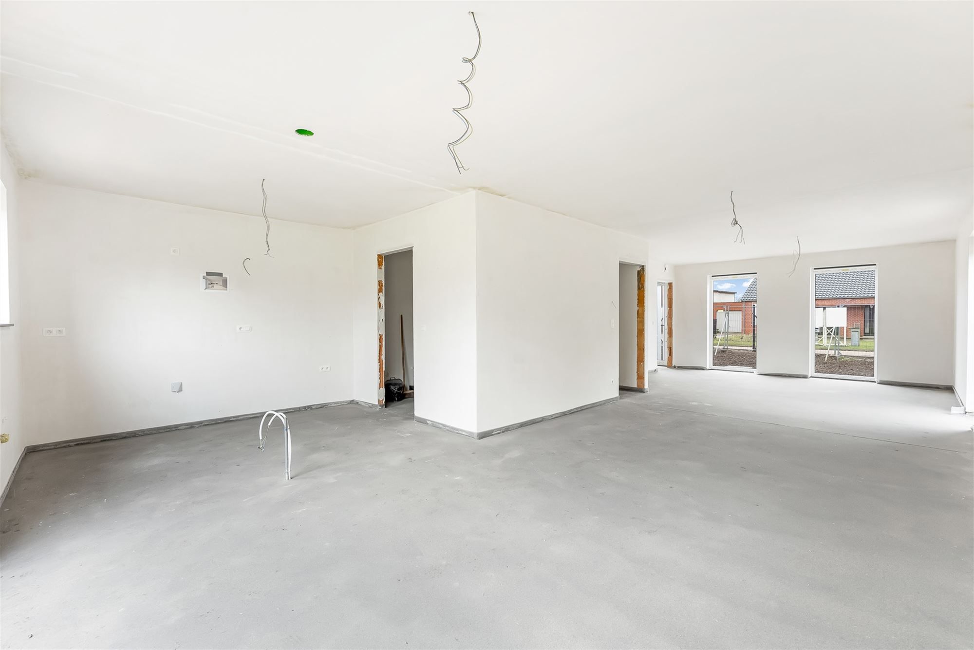 VOLLEDIG AFGEWERKTE NIEUWBOUWWONING IN DOODLOPENDE STRAAT foto 7