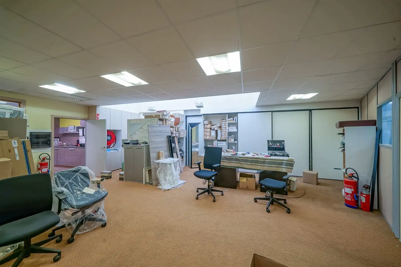 Winkelruimte met magazijn en woonst te Oostende foto 13