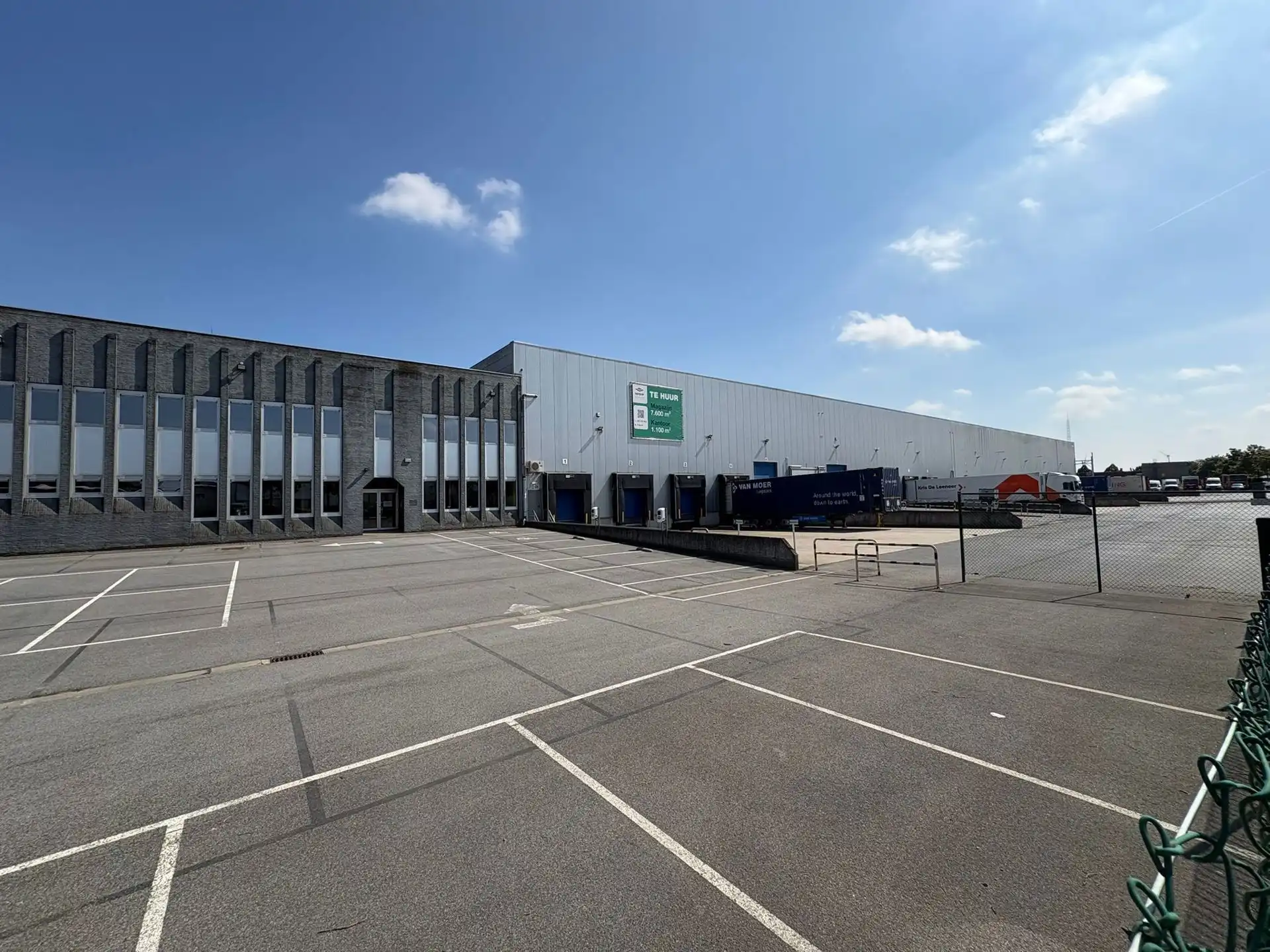 Ideaal logistiek magazijn 7.663m² + 1.151m² kantoren Zele foto 10