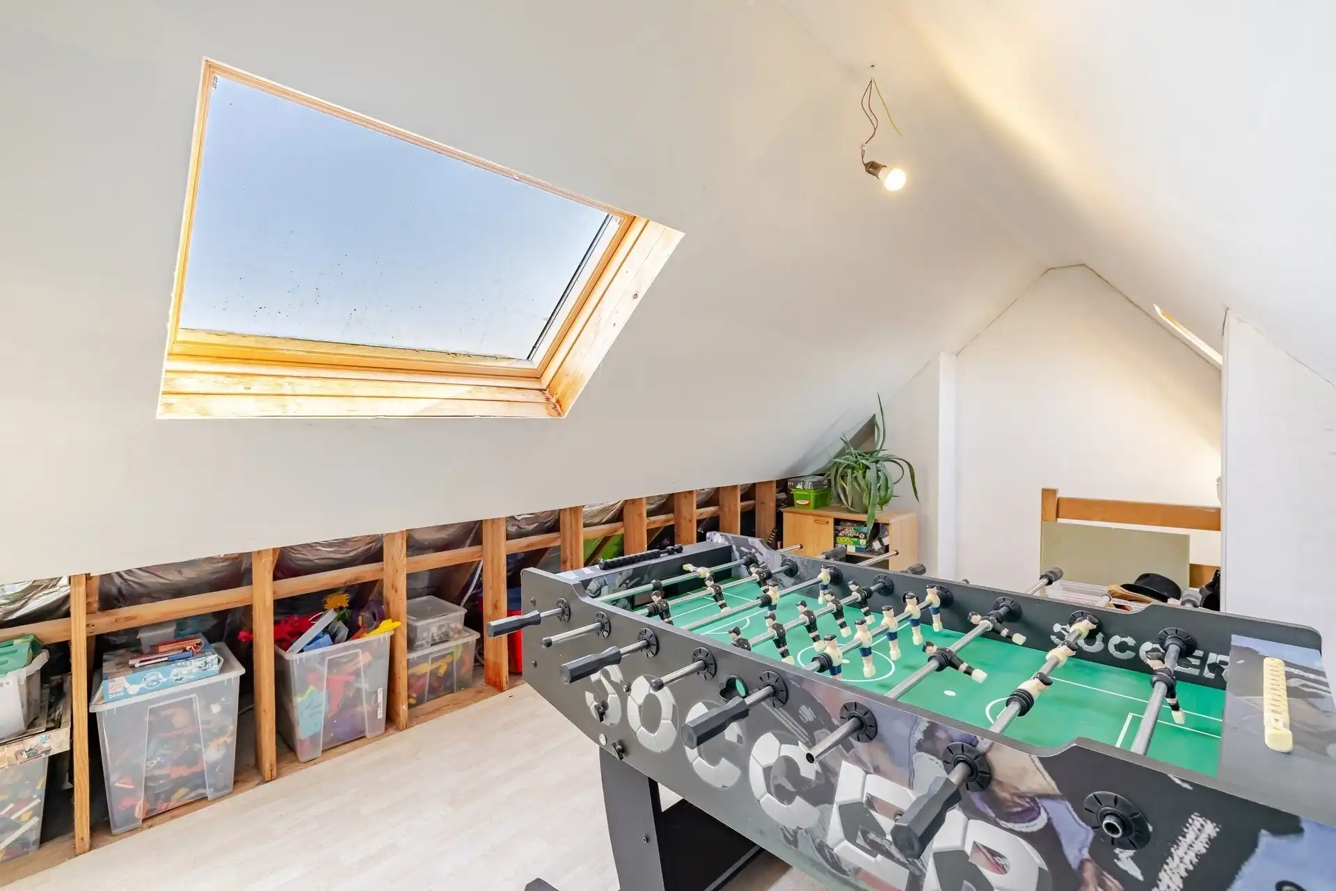 Ruime gezinswoning (225 m²) met 6 slaapkamers, garage en zonnige tuin in Oostende  foto 16