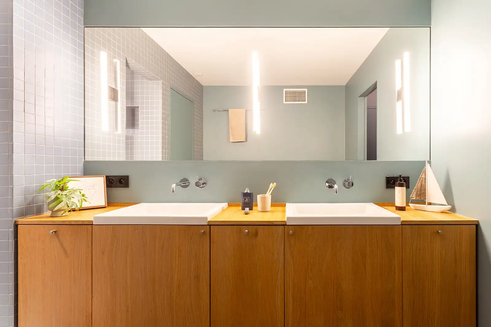 Architecturale parel met een zee van ruimte foto 29