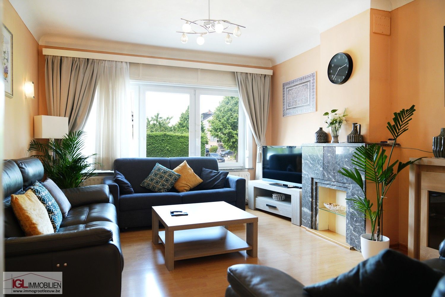 Op te frissen rijwoning met 3 slaapkamers en garage foto 2