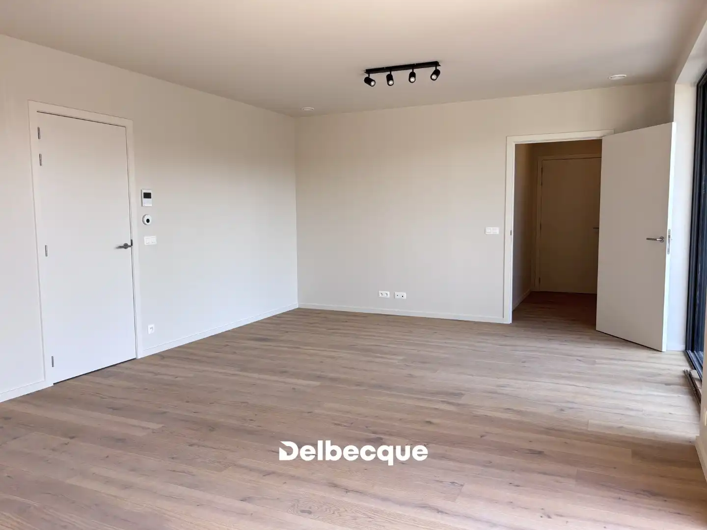 Lichtrijk nieuwbouwappartement met ruim terras en 2 autostaanplaatsen foto 5