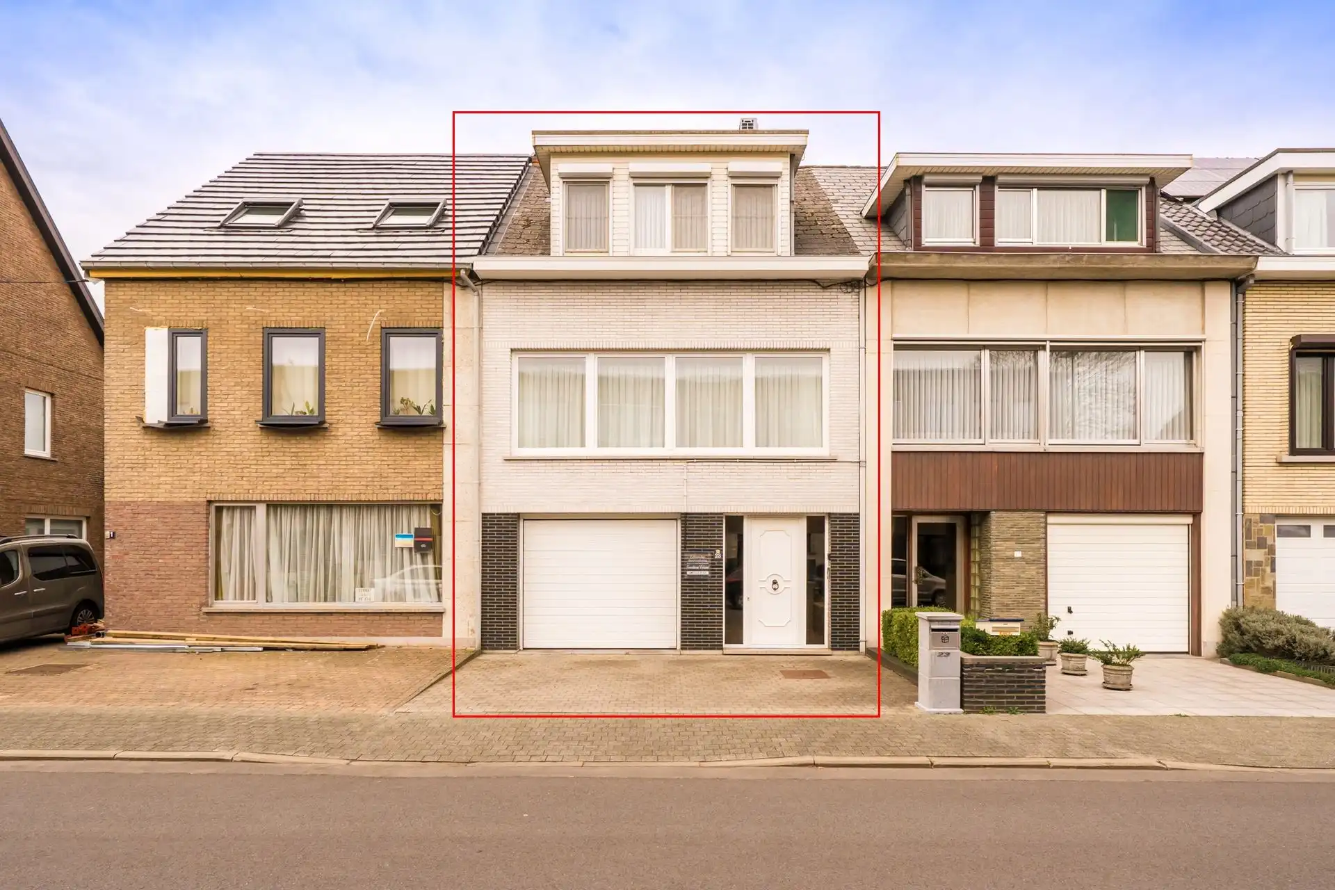 Instapklare bel-etagewoning met garage, tuin en zonnig terras foto {{pictureIndex}}