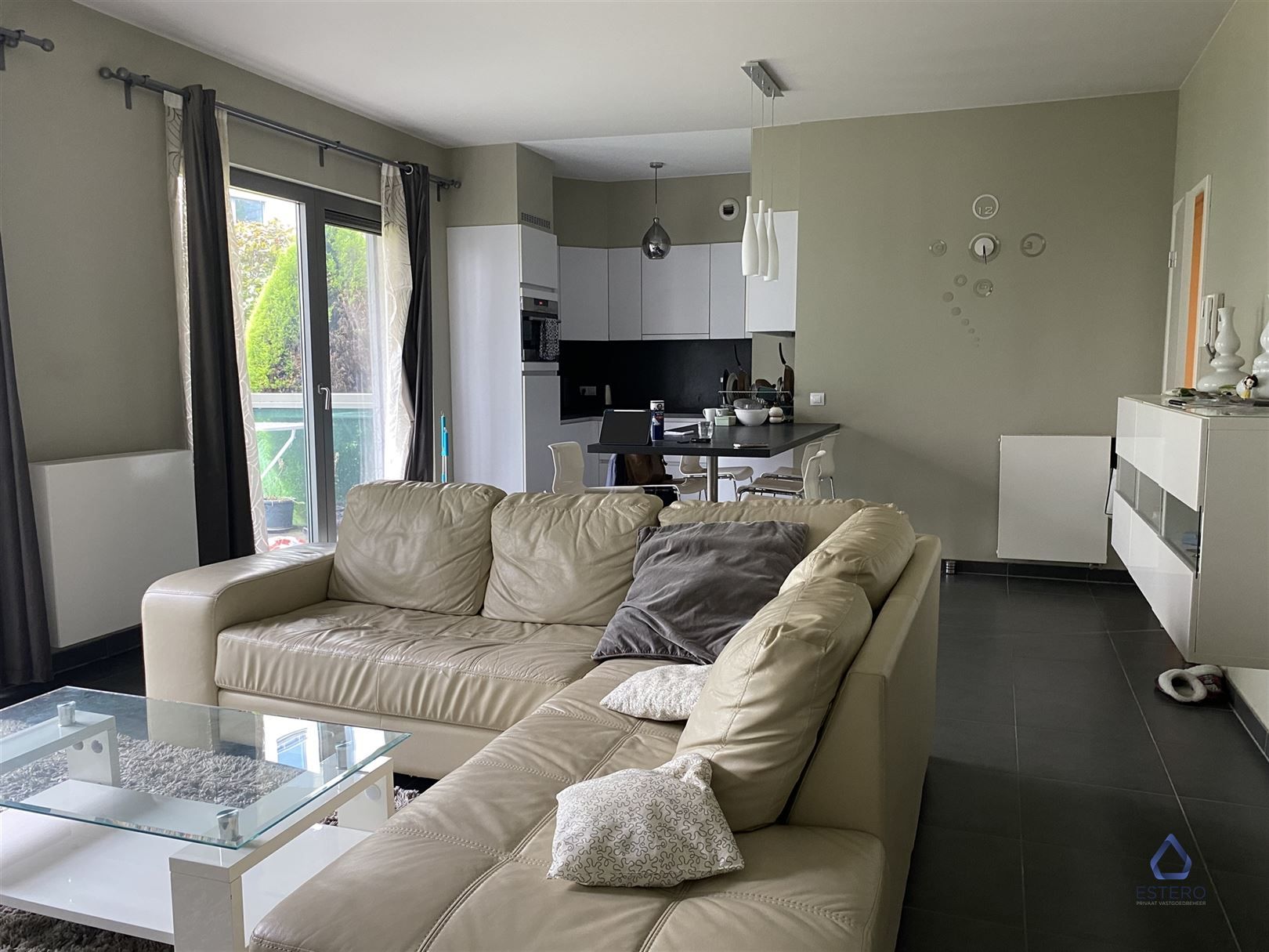 Gemeubeld 1-slaapkamer appartement te Brussel  foto 2