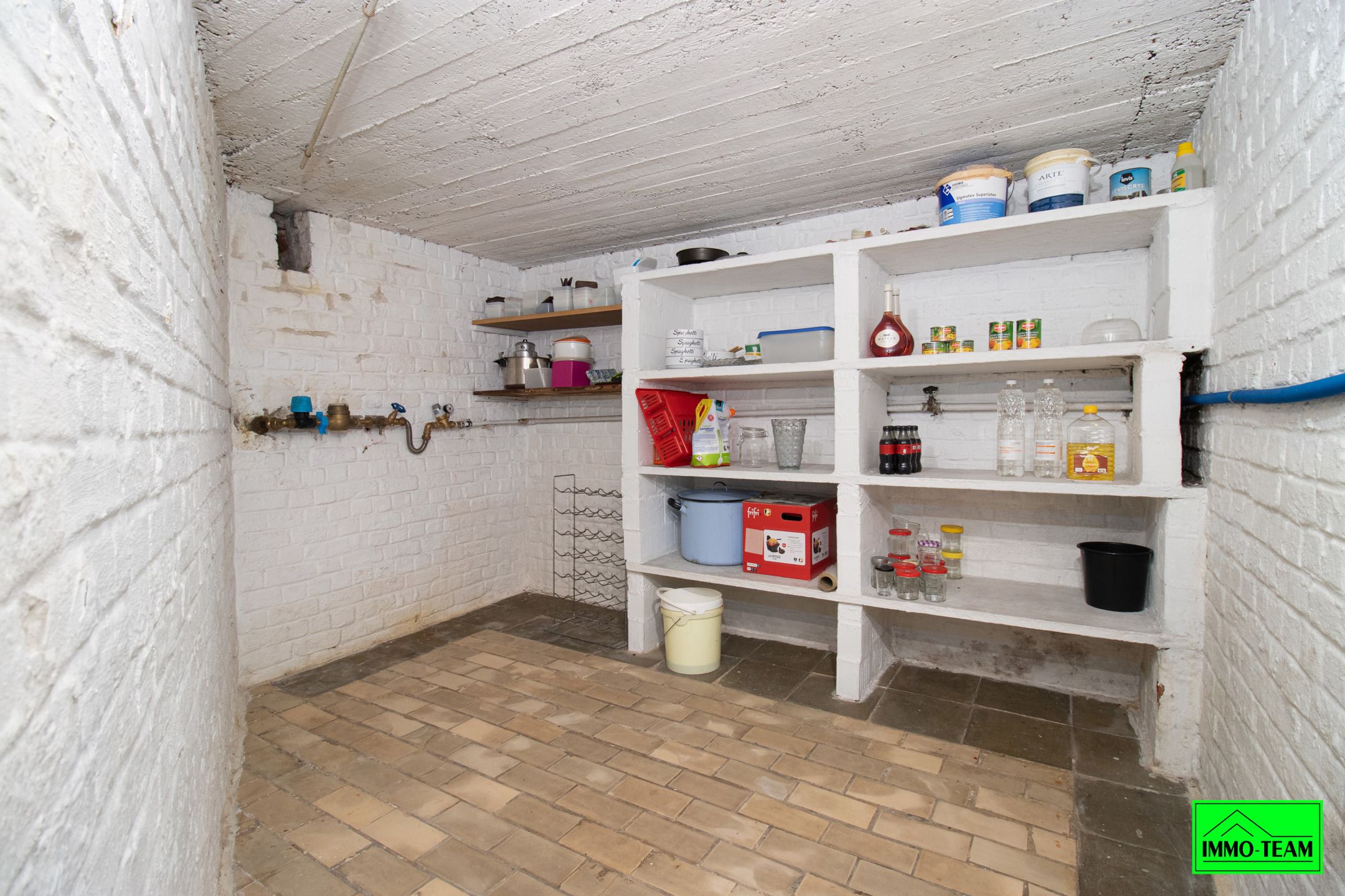 Ruime op te frissen 2-gevelwoning foto 13