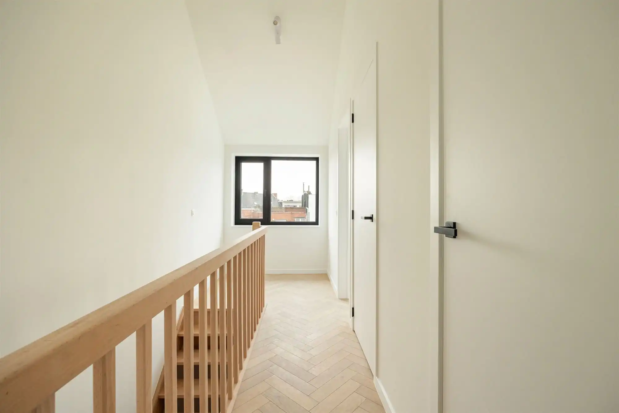 Nieuwbouwwoning met vier slaapkamers en tuin foto 19