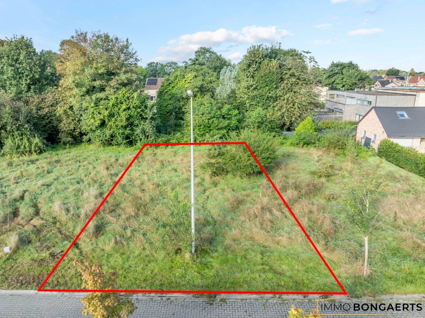 Halfopen bouwgrond op een rustige locatie foto {{pictureIndex}}