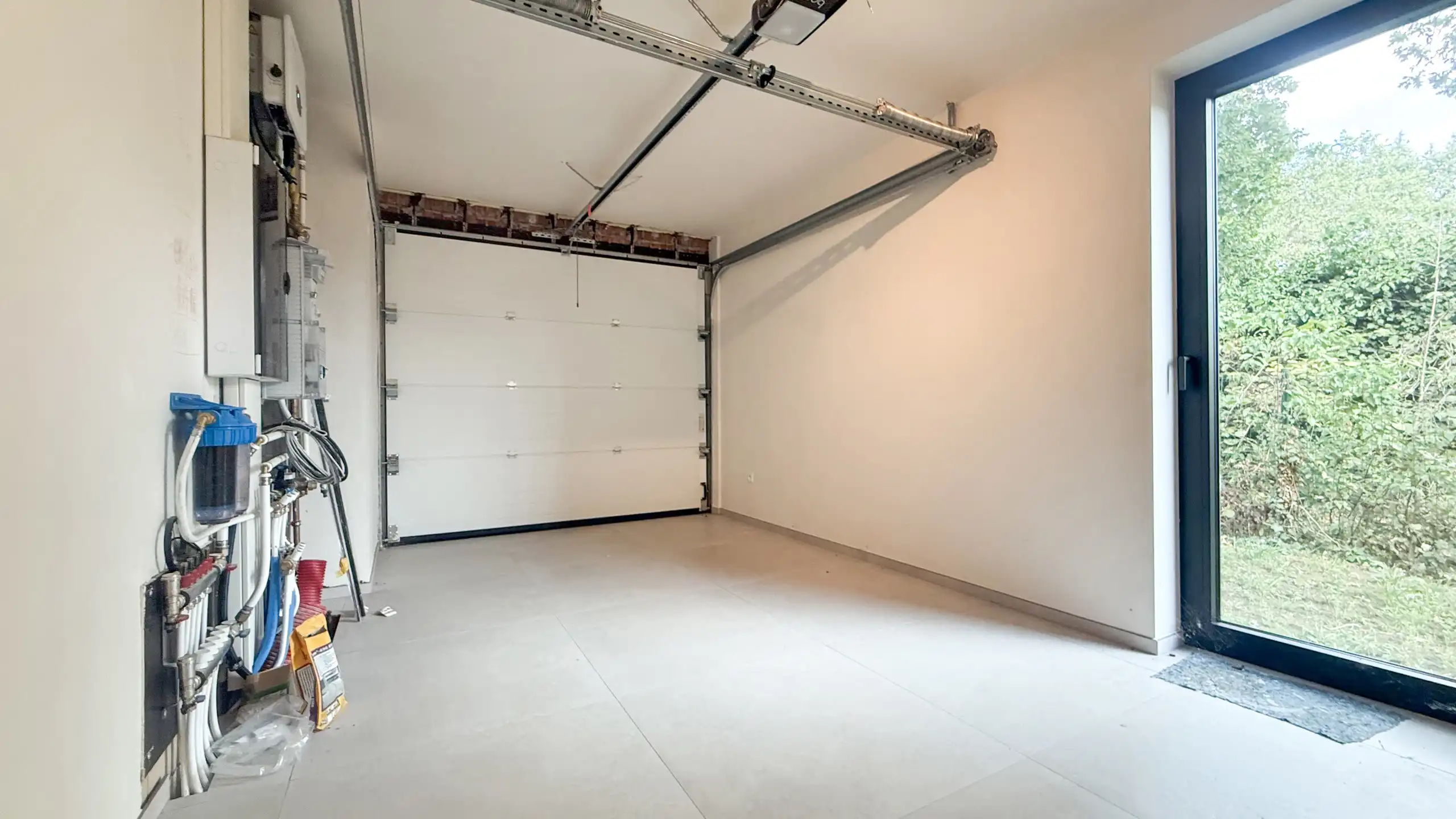 Kwalitatief afgewerkte nieuwbouwwoning op centrale ligging! foto 17