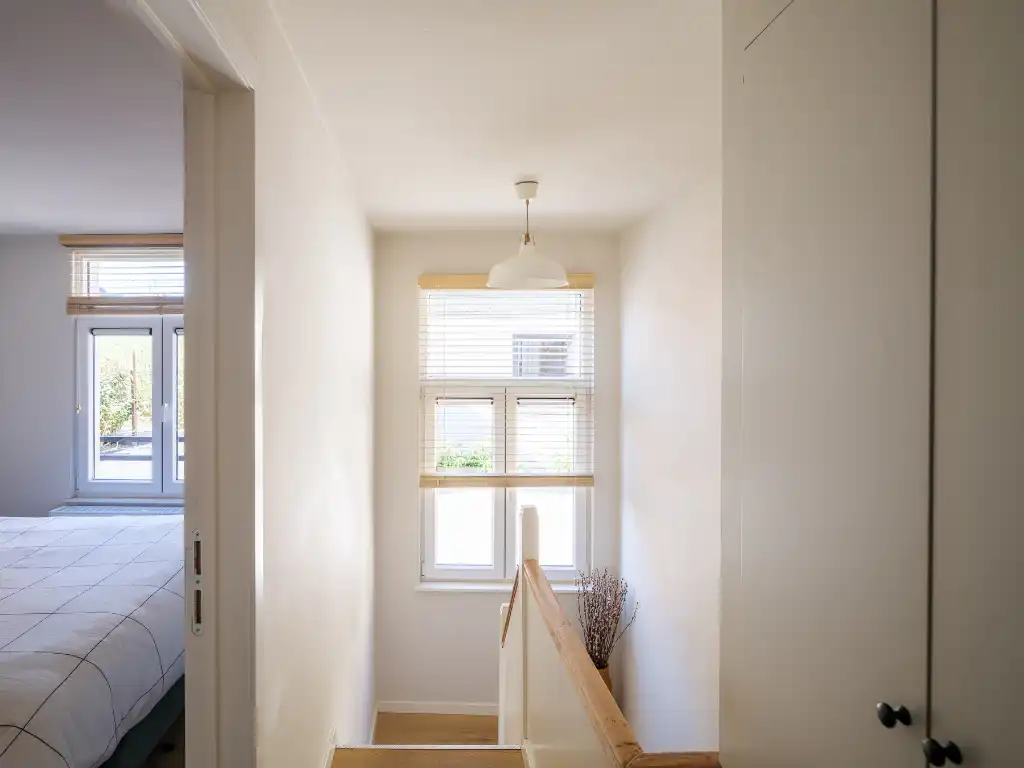 Ruime woning met 3 slaapkamers en zuidwestgerichte buitenruimte, op wandelafstand van het stadscentrum en Dok Noord. foto 8