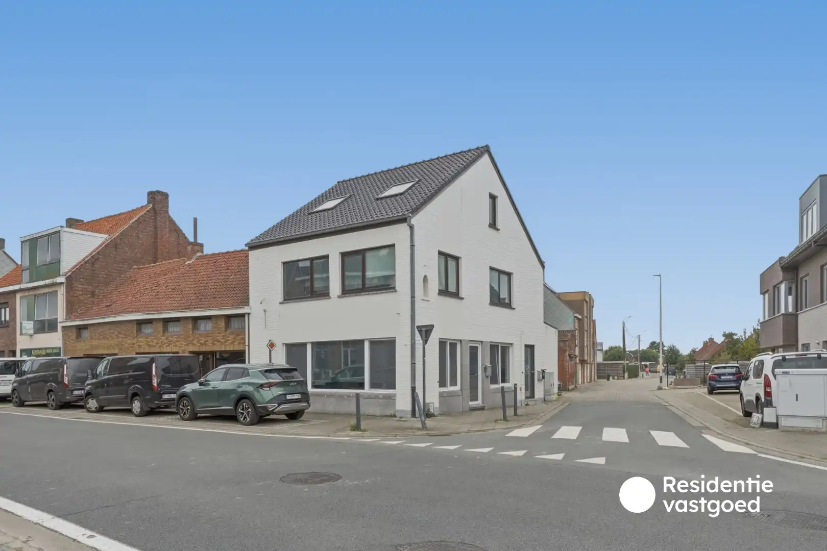 Gerenoveerd gelijkvloers appartement met 3 slaapkamers en EPC A in Westkerke! foto {{pictureIndex}}