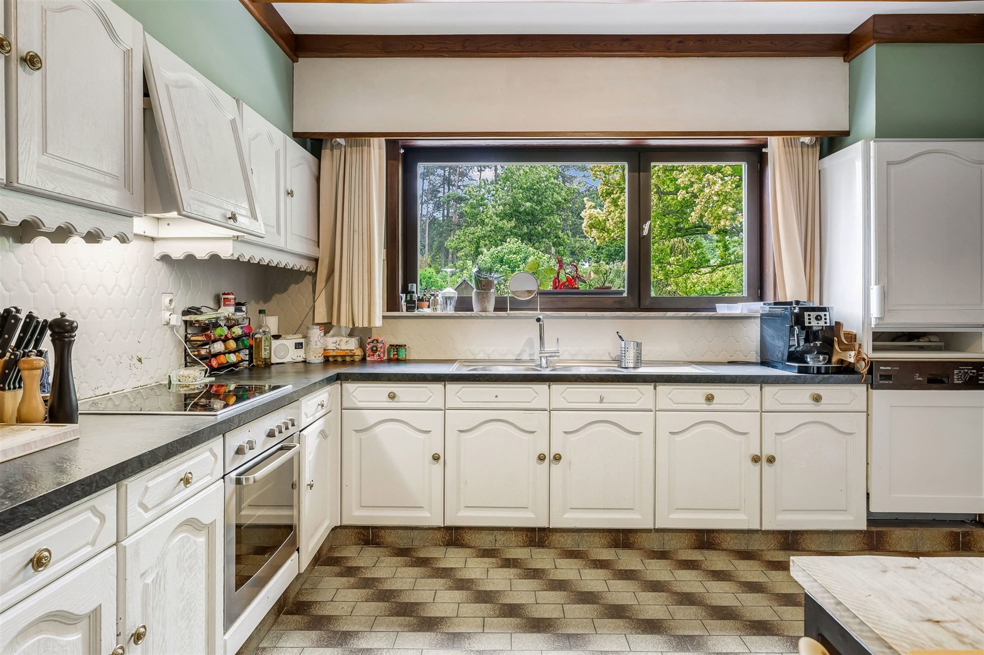 GELIJKVLOERSE WONING OP 2283M2 OP RESIDENTIËLE LIGGING foto 9
